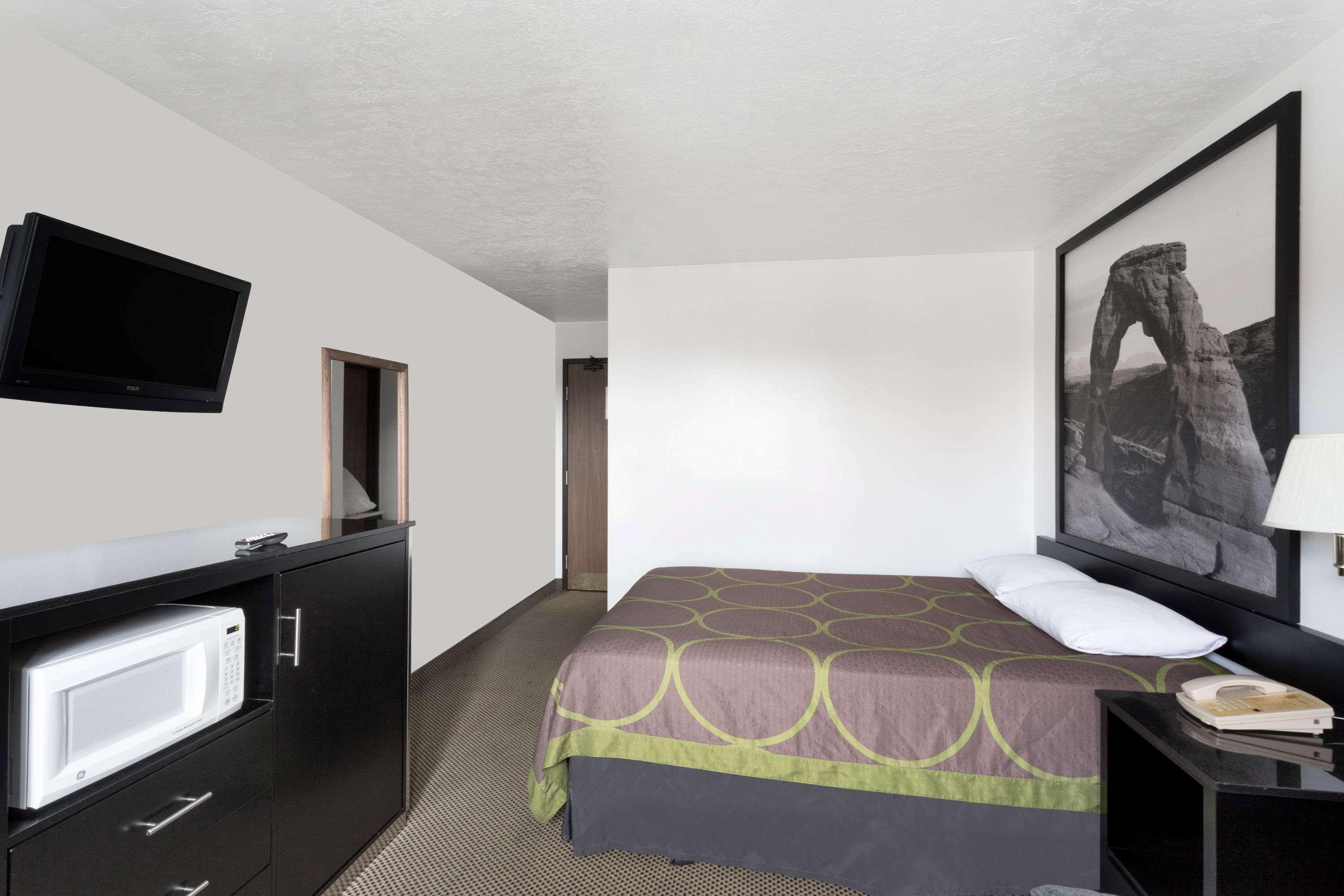 Super 8 By Wyndham Logan Hotel Exterior photo