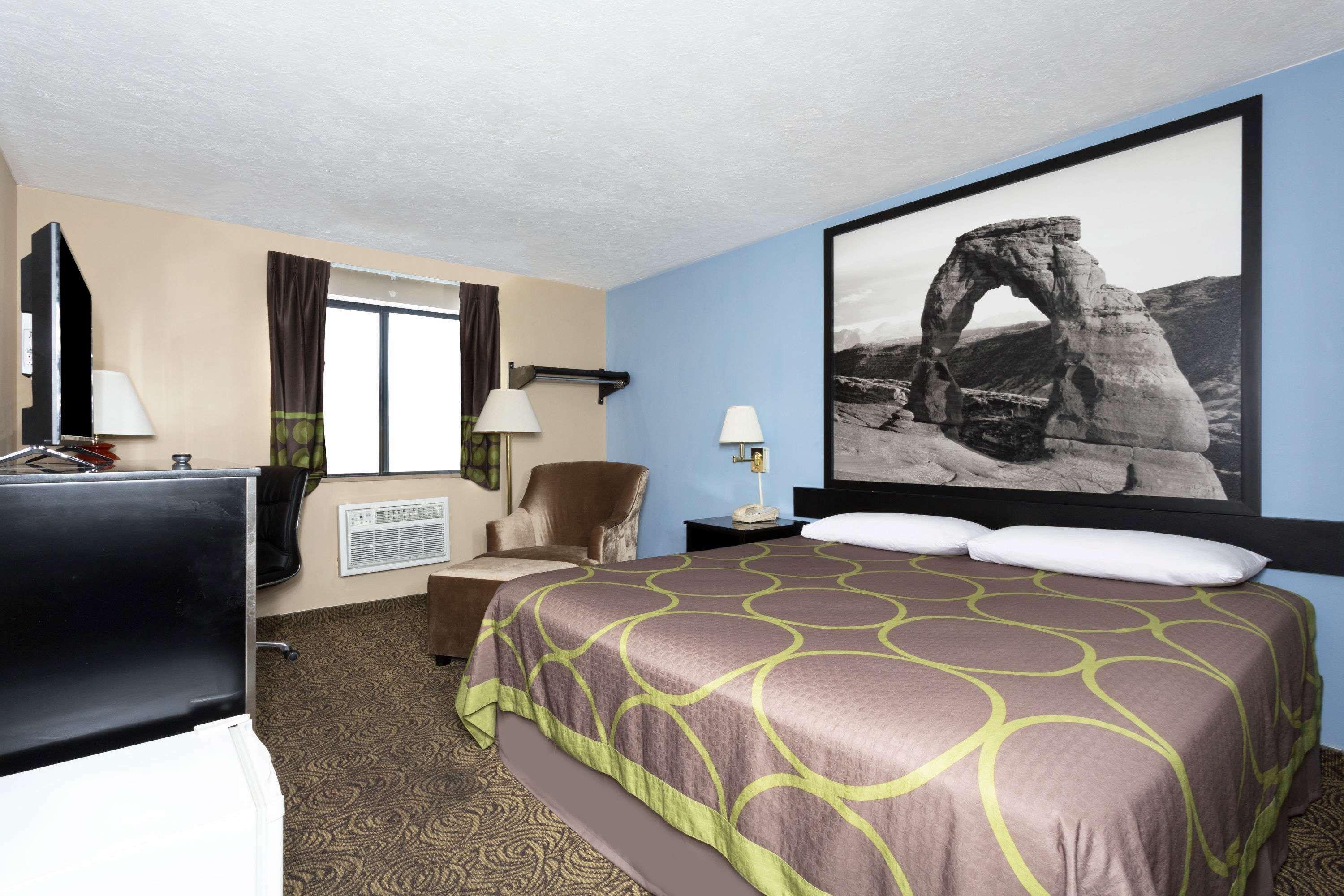 Super 8 By Wyndham Logan Hotel Exterior photo