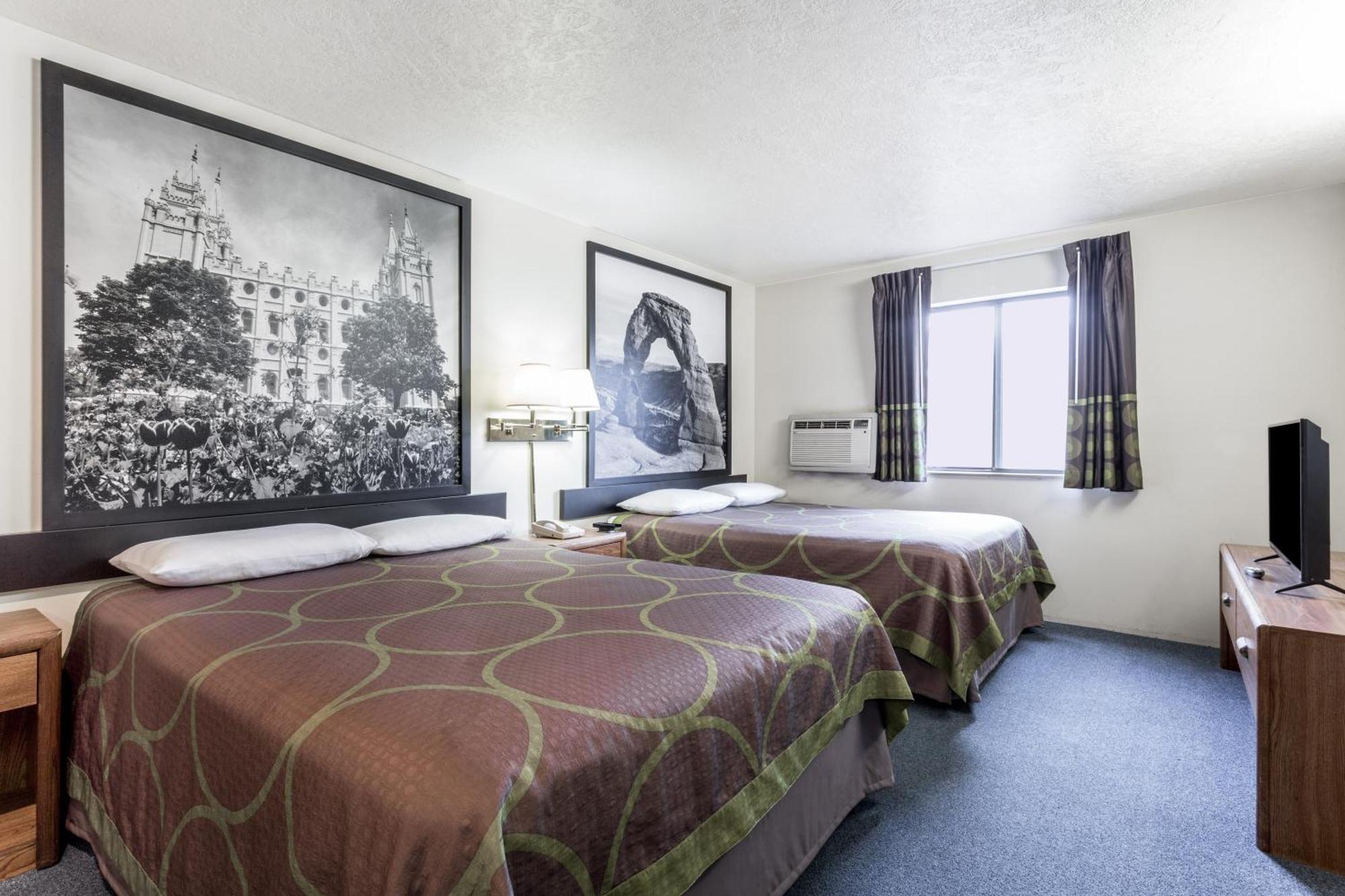 Super 8 By Wyndham Logan Hotel Exterior photo