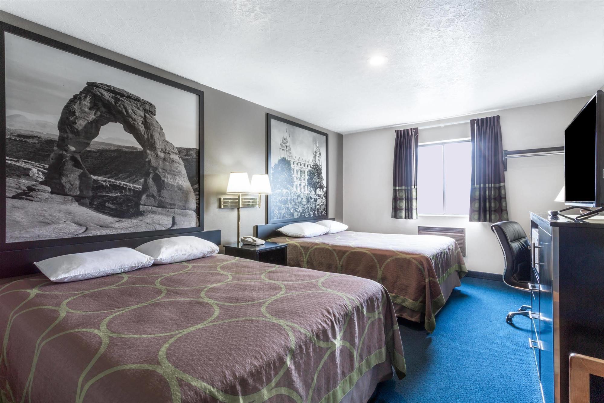 Super 8 By Wyndham Logan Hotel Exterior photo