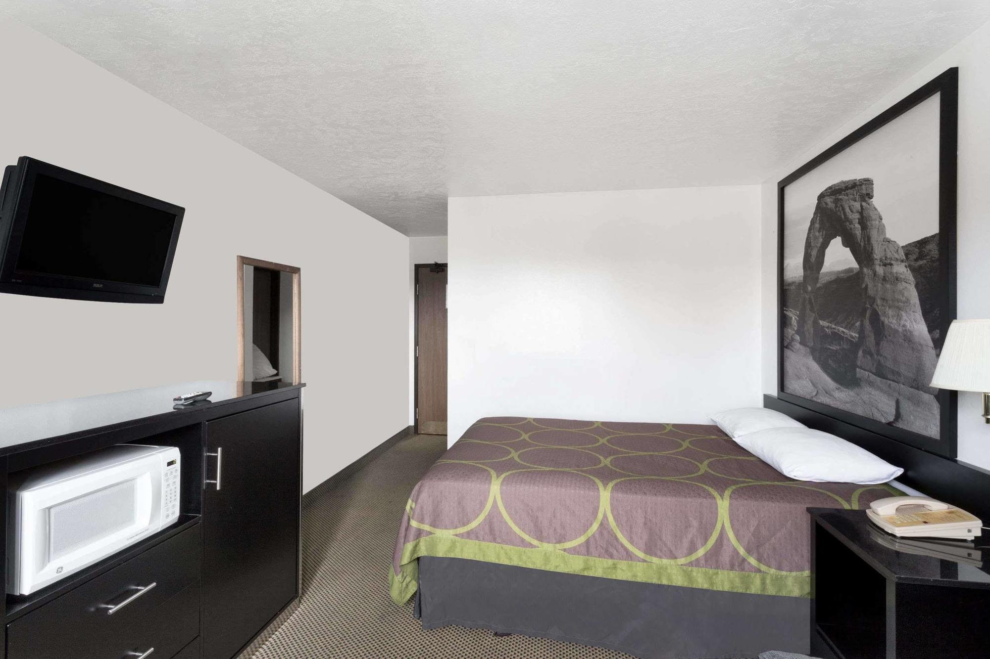 Super 8 By Wyndham Logan Hotel Exterior photo